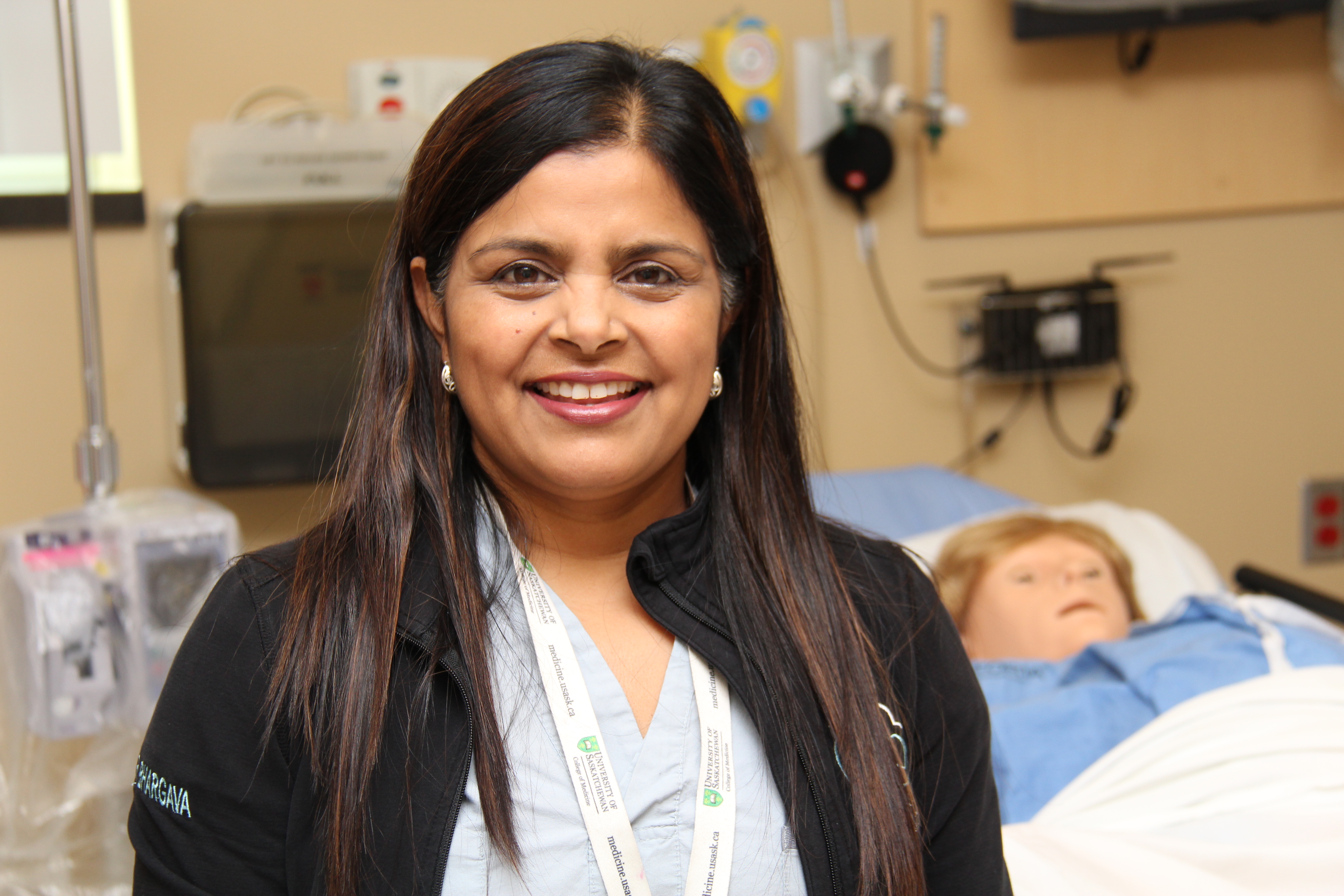 Dr. Rashmi Bhargava (MD'91) gets to experience the best of medicine and education as the Year 2 Clinical Skills site lead and the Year 3 Clerkship Coordinator at the USask campus in Regina. She oversees students as they take objective structured clinical examinations (OSCE) in the Dilawri Simulation Centre located at the Regina General Hospital.  