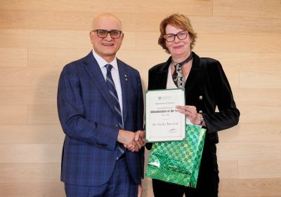 Dr. Kirychuk receives award.