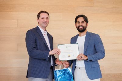 Dr. Salman receives award.