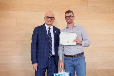 Dr. Leis receives award.