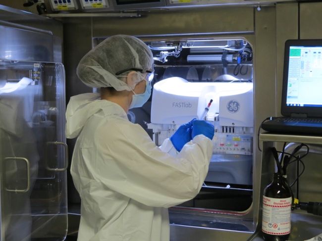 A production technologist at the Saskatchewan Centre for Cyclotron Sciences prepares a FastLab ® automated chemistry unit prior to a production run to make radiolabelled imaging drug FDG (Matthew Dalzell, Fedoruk Centre)