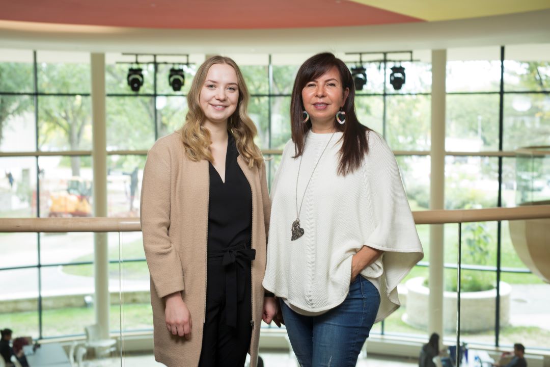 Indiana Best and Cindy Deschenes (right) at the USask Gordon Oakes Red Bear Student Centre. Photo: Dave Stobbe for the University of Saskatchewan