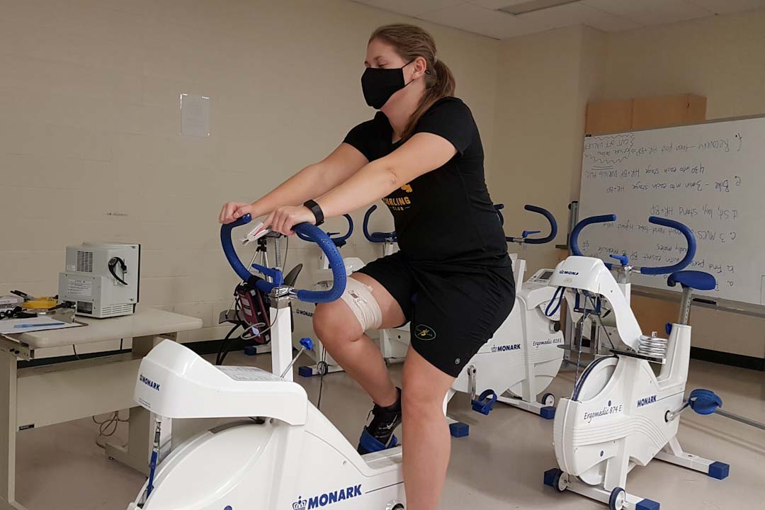 A new USask study has found that face masks do not hinder breathing for healthy individuals during exercise. (Photo: John Ko)