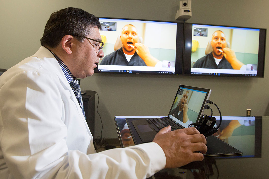 Dr. Ivar Mendez (MD, PhD) examines a virtual patient using Google Glass. (Photo: University of Saskatchewan)