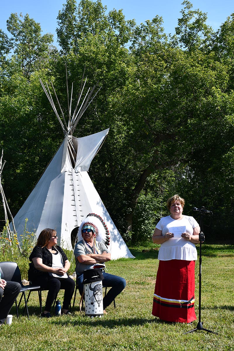 Alexandra King and Pewaseskwan held a ceremony to sign a letter of intent to do research on heart disease and Kennedy’s Disease with The Key First Nation and the Yorkton Tribal Council on August 12, 2022. (Photo by Sarah MacDonald)